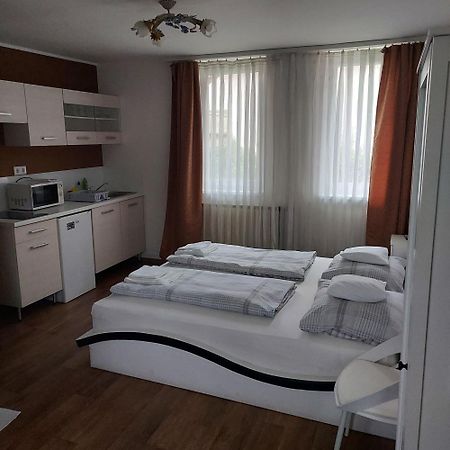 Petra Vendeghaz Hotel Szekszard Bagian luar foto