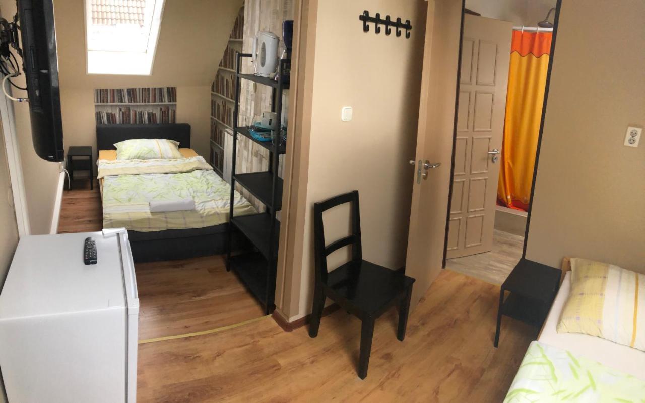 Petra Vendeghaz Hotel Szekszard Bagian luar foto