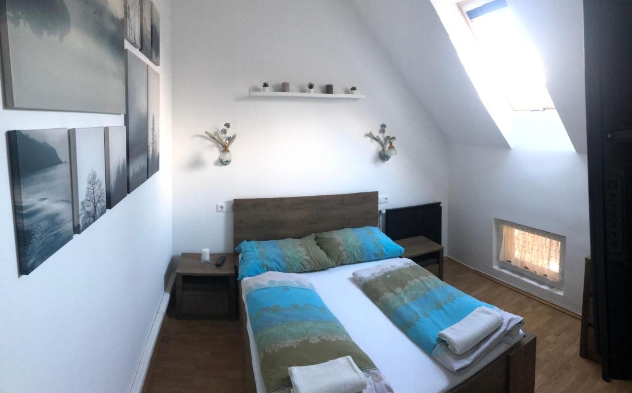 Petra Vendeghaz Hotel Szekszard Bagian luar foto