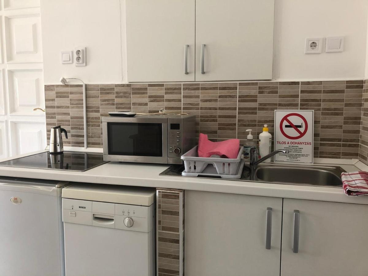Petra Vendeghaz Hotel Szekszard Bagian luar foto