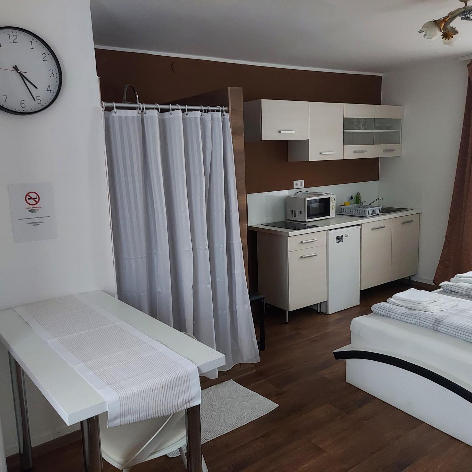 Petra Vendeghaz Hotel Szekszard Bagian luar foto